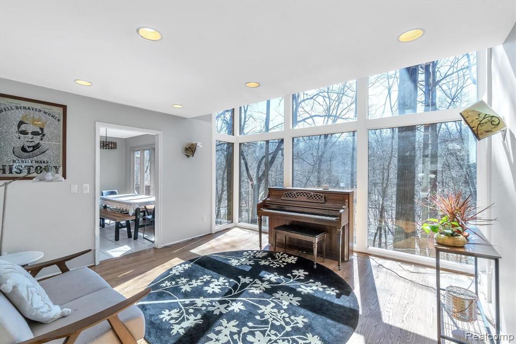 34412 Quaker Valley Road Farmington Hills, MI 48331 - Photo 10 of 57