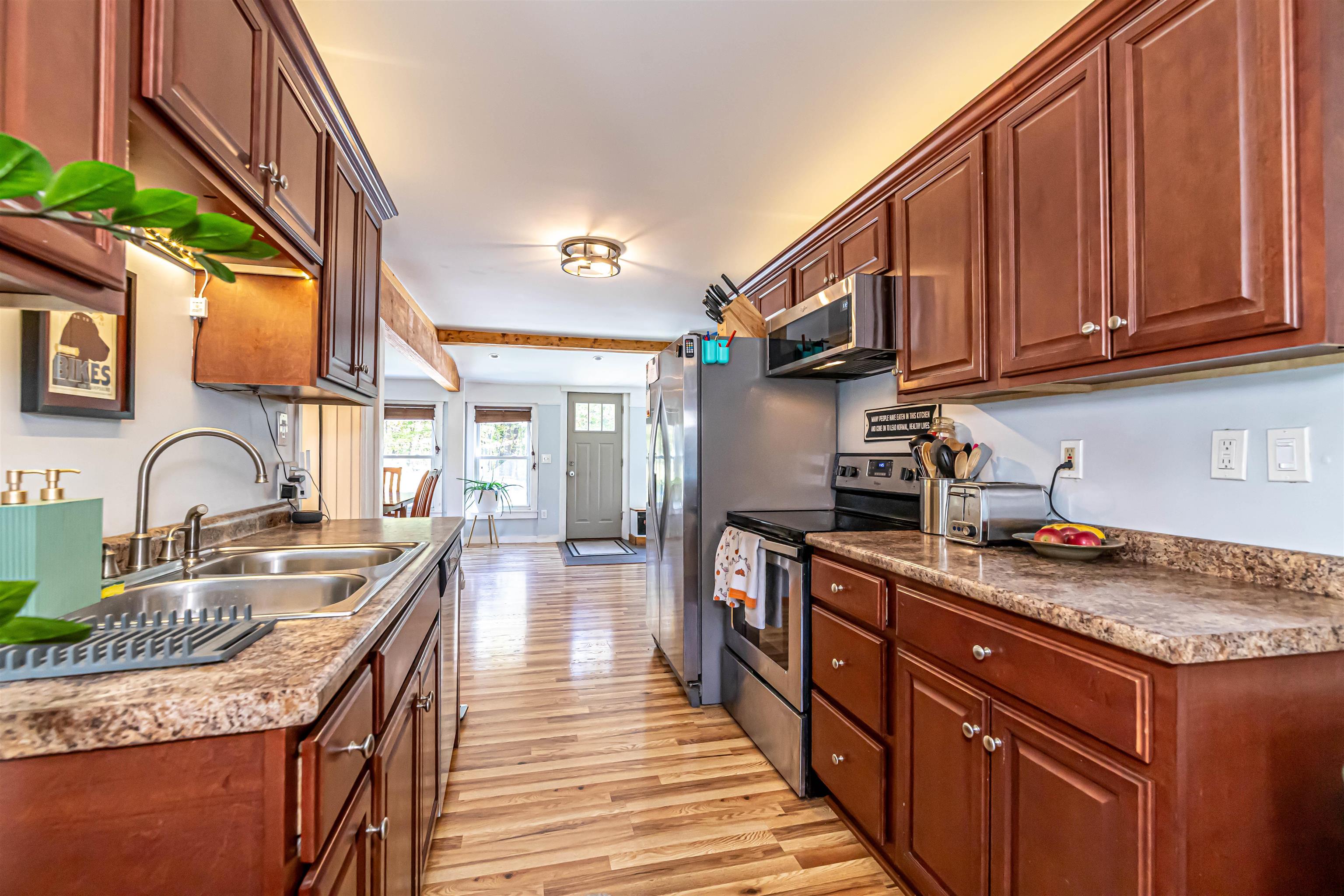 1936 Lake Shore Road Manchester, NH 03109 - Photo 8 of 38