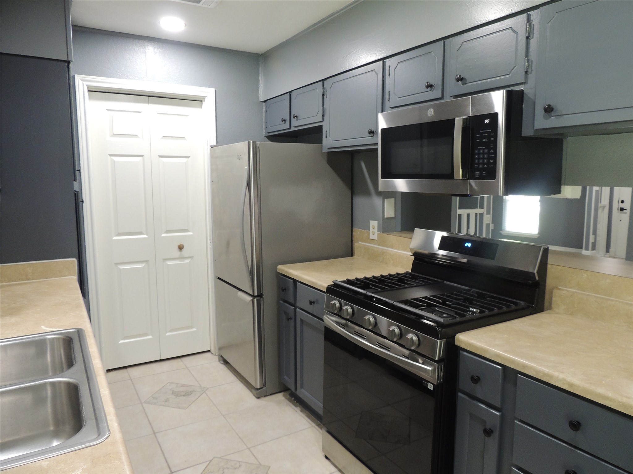 12507 New Rochelle Court Houston, TX 77089 - Photo 11 of 20 KITCHEN AREA