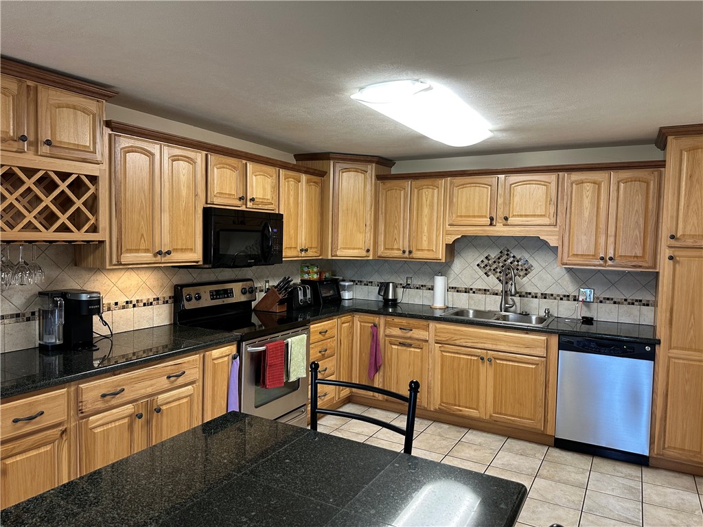 116 Derrick Road Bradford, PA 16701 - Photo 6 of 43 OWNERS KITCHEN