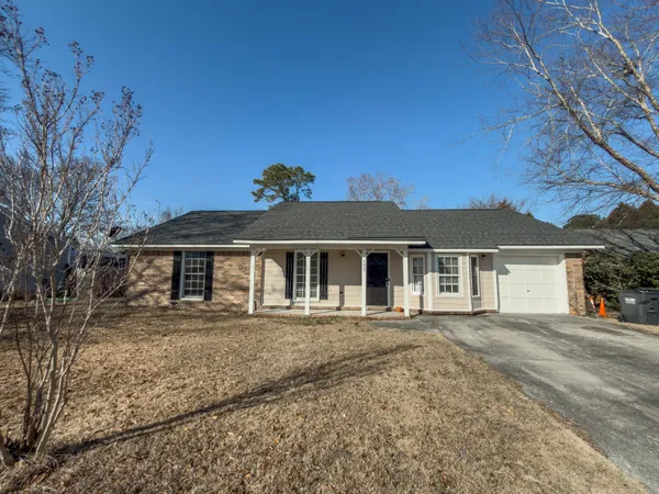 $1,995 | 103 Chickasaw Court, Summerville, SC 29486