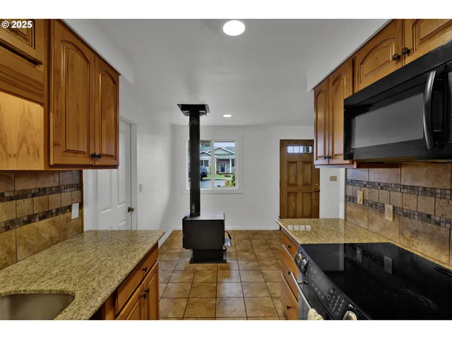 $359,000 | 1650 23rd Street, Florence, OR 97439