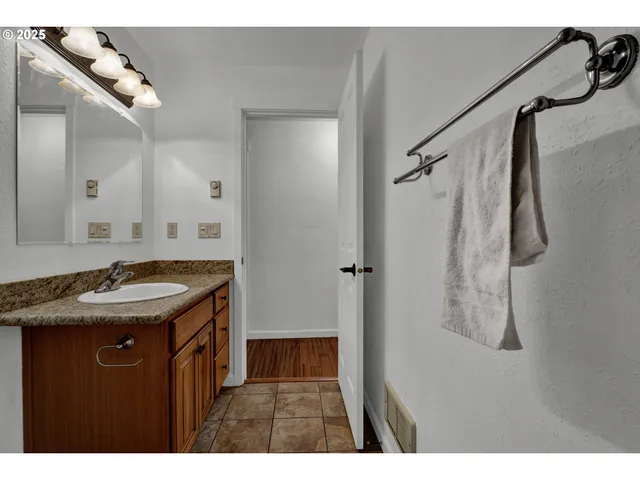 $359,000 | 1650 23rd Street, Florence, OR 97439