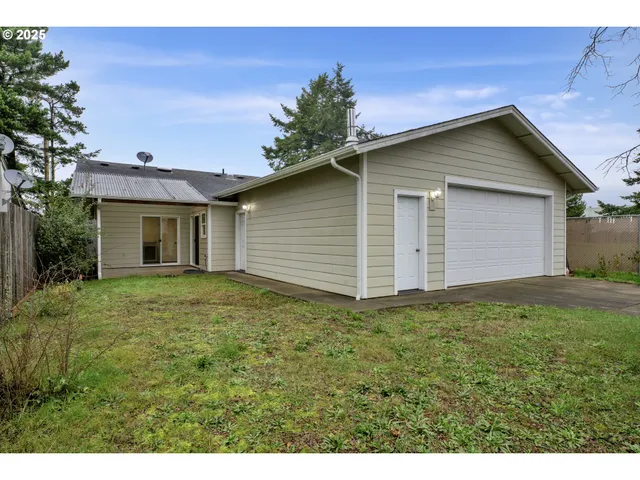 $359,000 | 1650 23rd Street, Florence, OR 97439