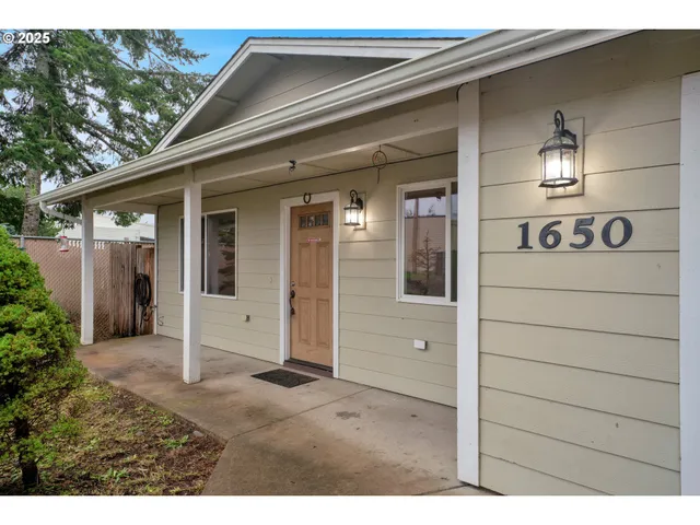 $359,000 | 1650 23rd Street, Florence, OR 97439