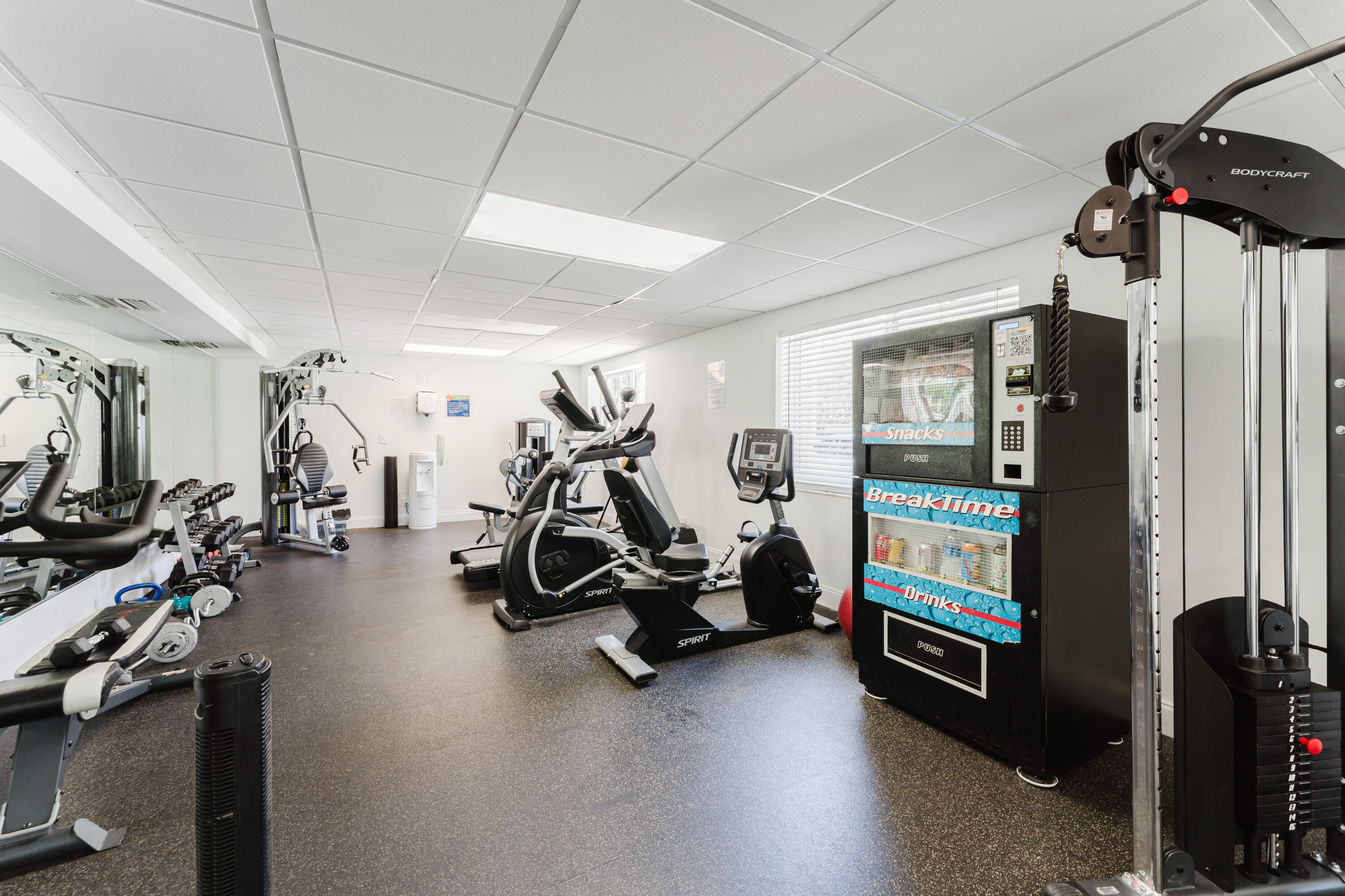 1035 Spanish River Road, Unit 108 Boca Raton, FL 33432 - Photo 12 of 14 SPRVRD-32