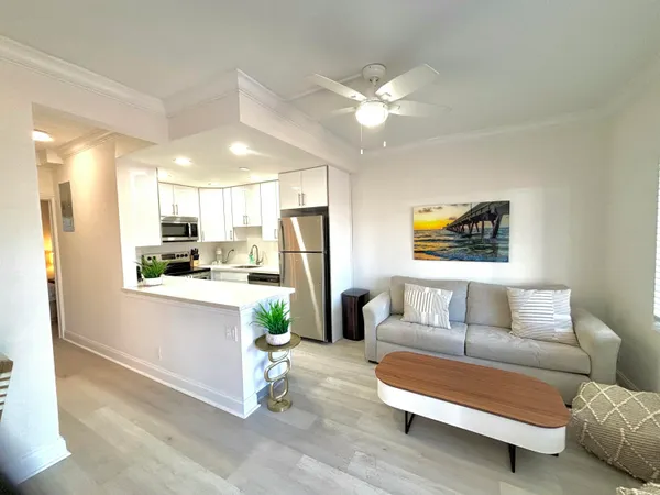$3,250 | 1035 Spanish River Road, Unit 108, Boca Raton, FL 33432