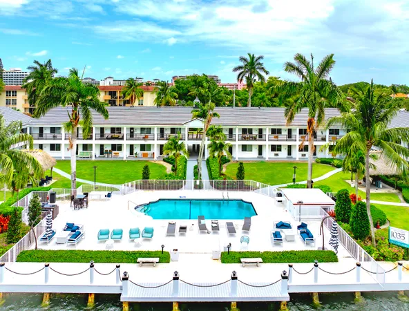 $3,250 | 1035 Spanish River Road, Unit 108, Boca Raton, FL 33432