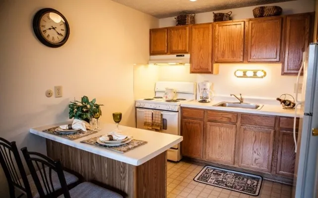 $1,033 | 920 John R Road, Troy, MI 48083