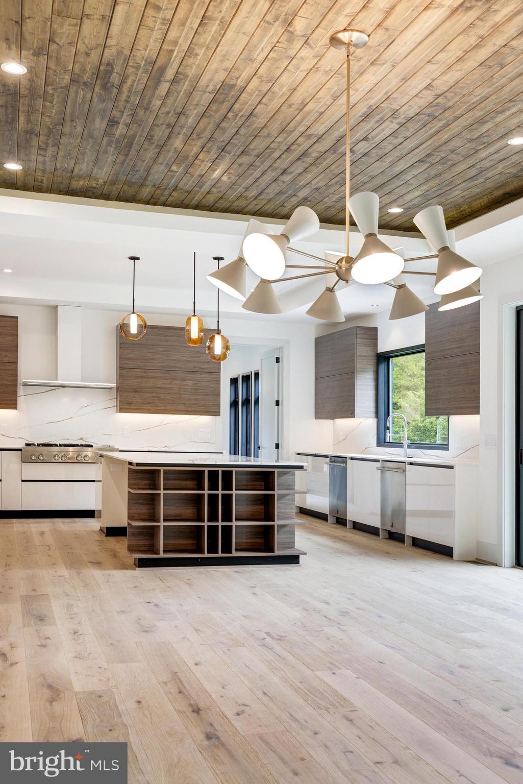 1409 Trap Road Vienna, VA 22182 - Photo 20 of 110