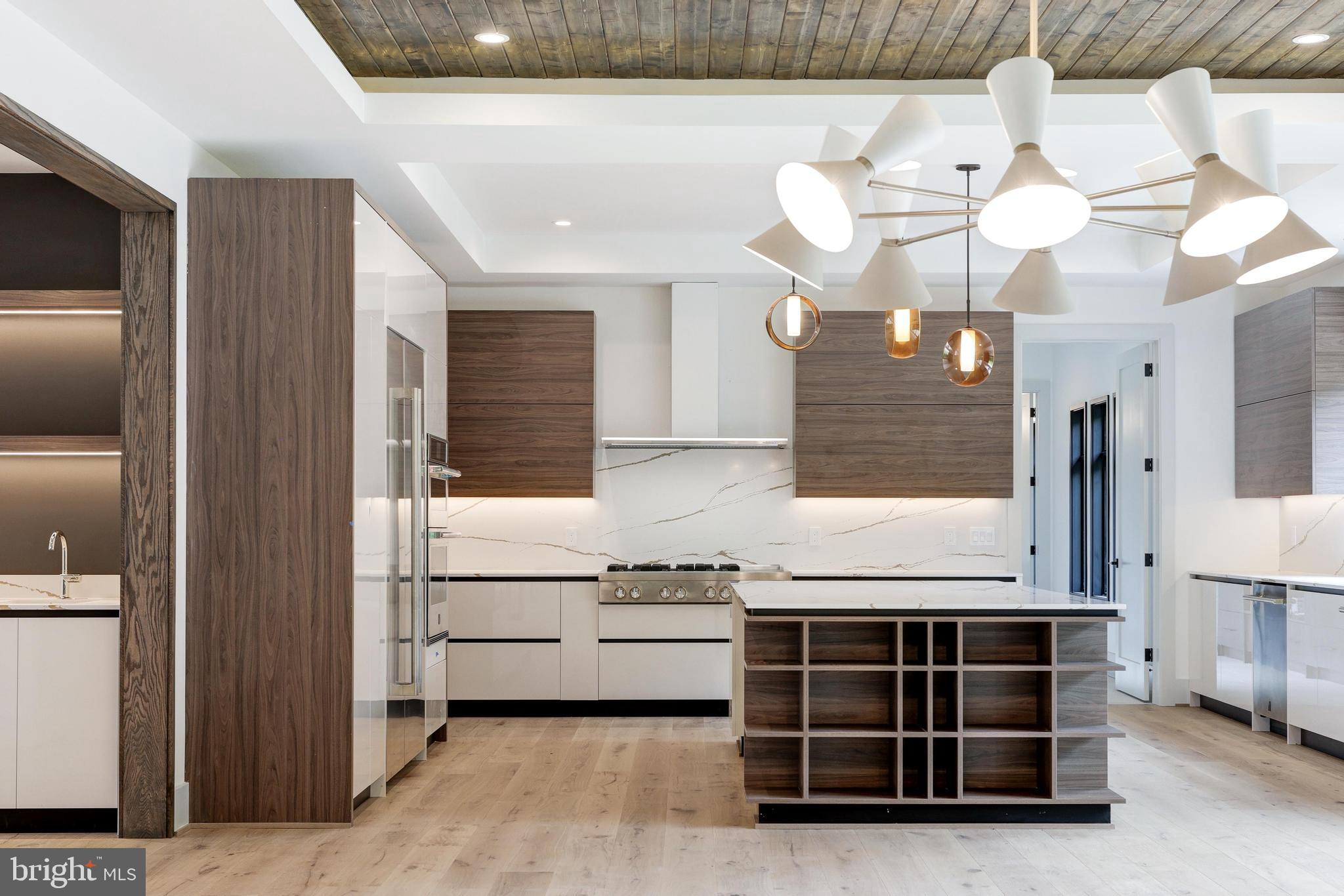 1409 Trap Road Vienna, VA 22182 - Photo 21 of 110