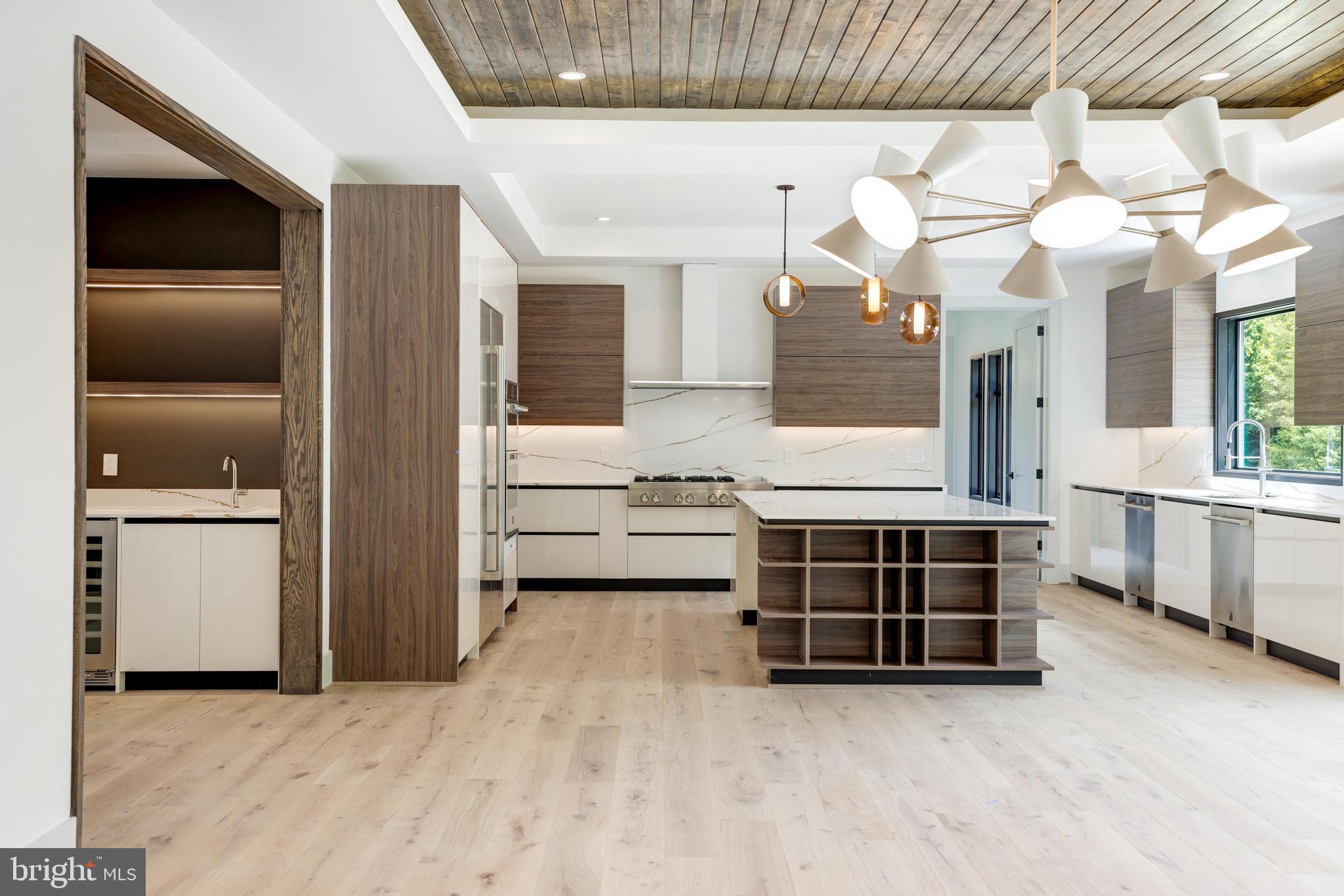 1409 Trap Road Vienna, VA 22182 - Photo 23 of 110