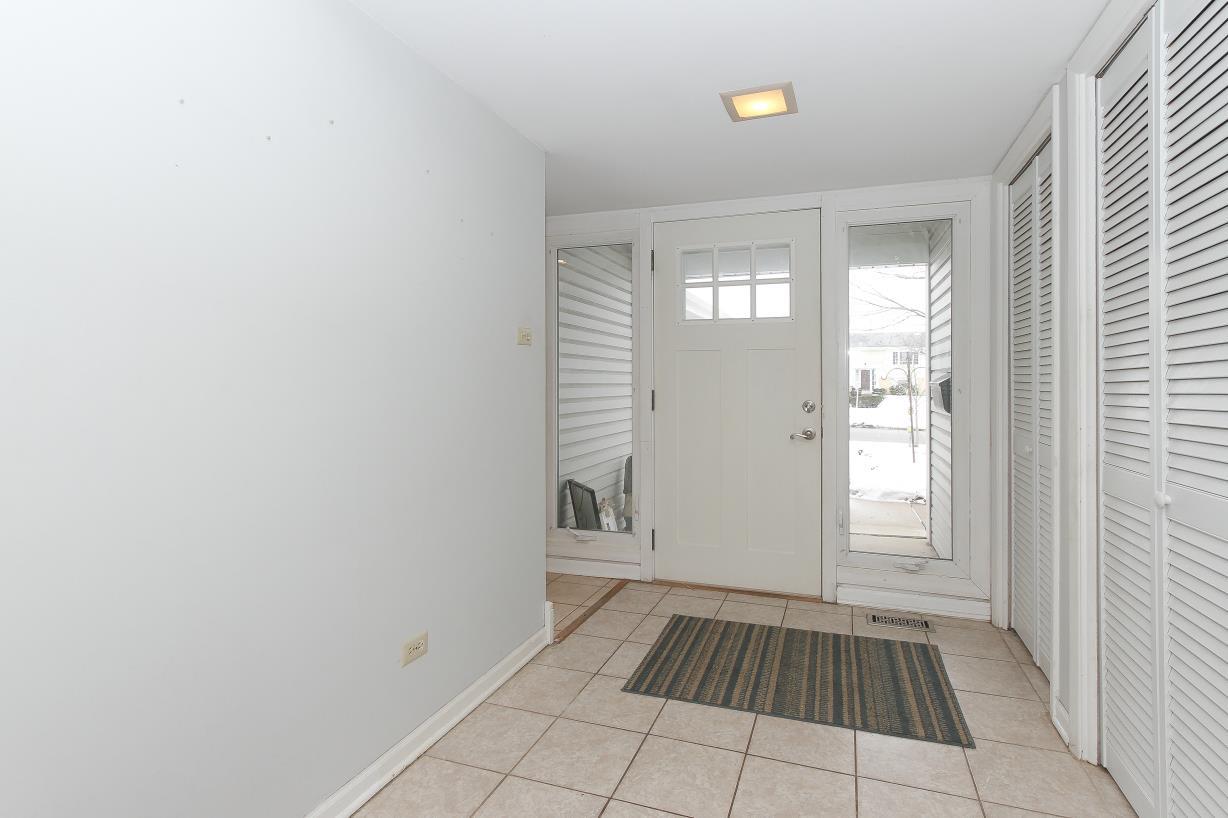 1665 Chippendale Road Hoffman Estates, IL 60169 - Photo 2 of 30