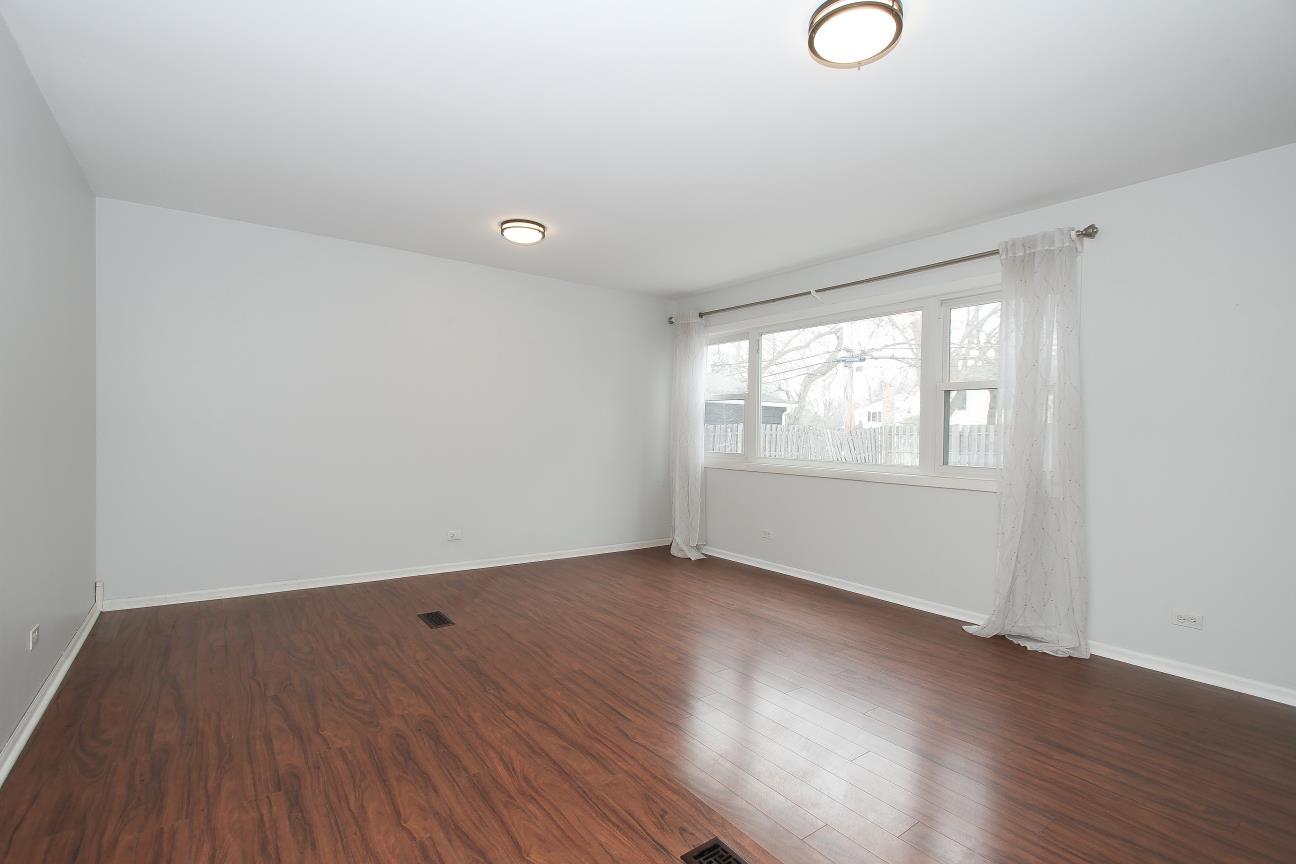 1665 Chippendale Road Hoffman Estates, IL 60169 - Photo 3 of 30