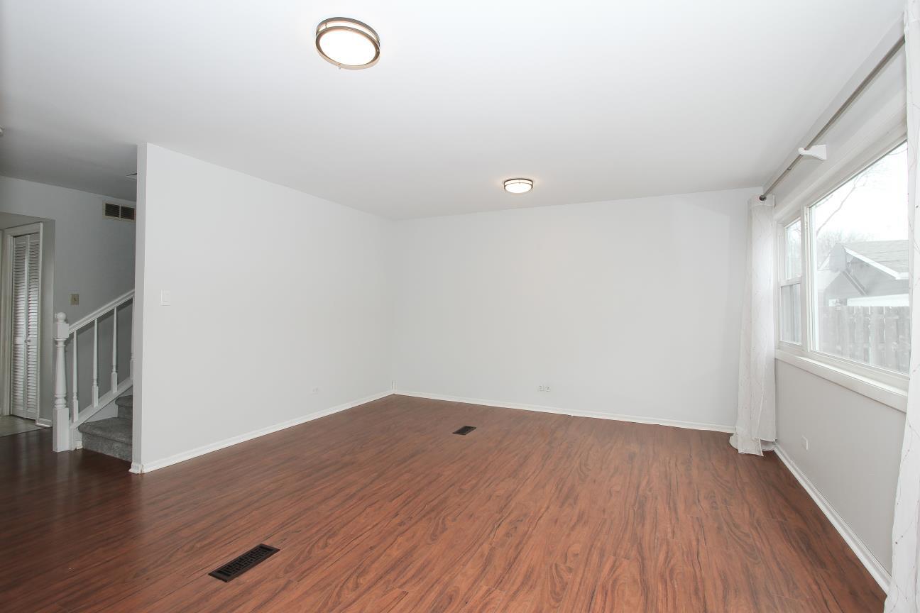 1665 Chippendale Road Hoffman Estates, IL 60169 - Photo 4 of 30