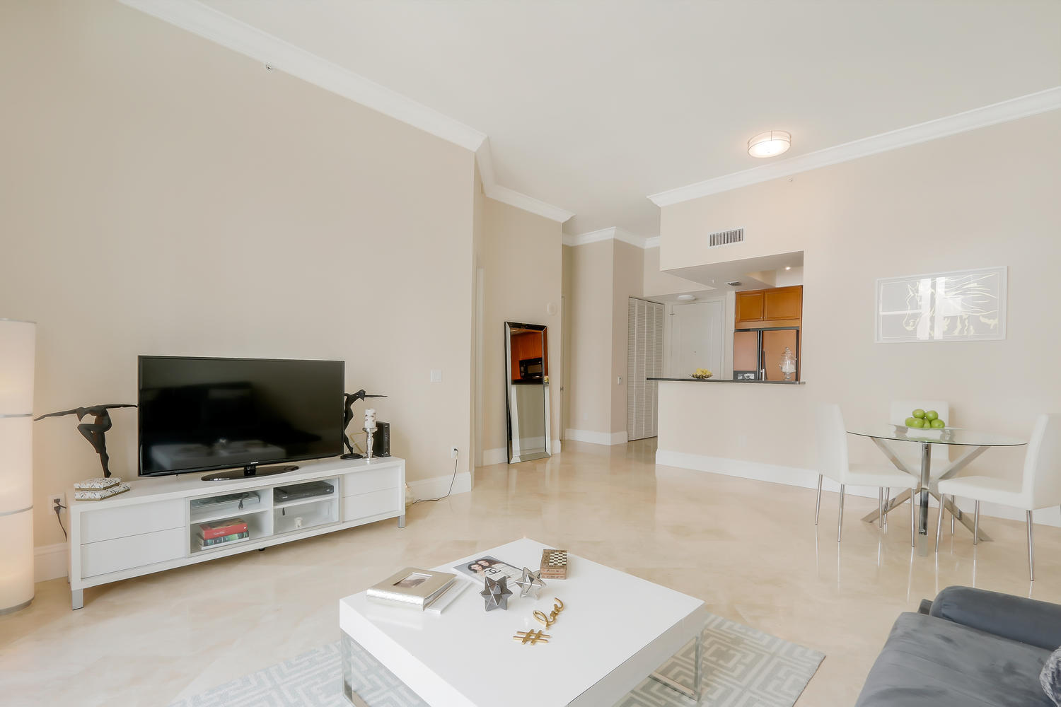 99 Southeast Mizner Boulevard, Unit 537 Boca Raton, FL 33432 - Photo 2 of 16 99 SE Mizner Blvd Unit 537-large-011-9-L