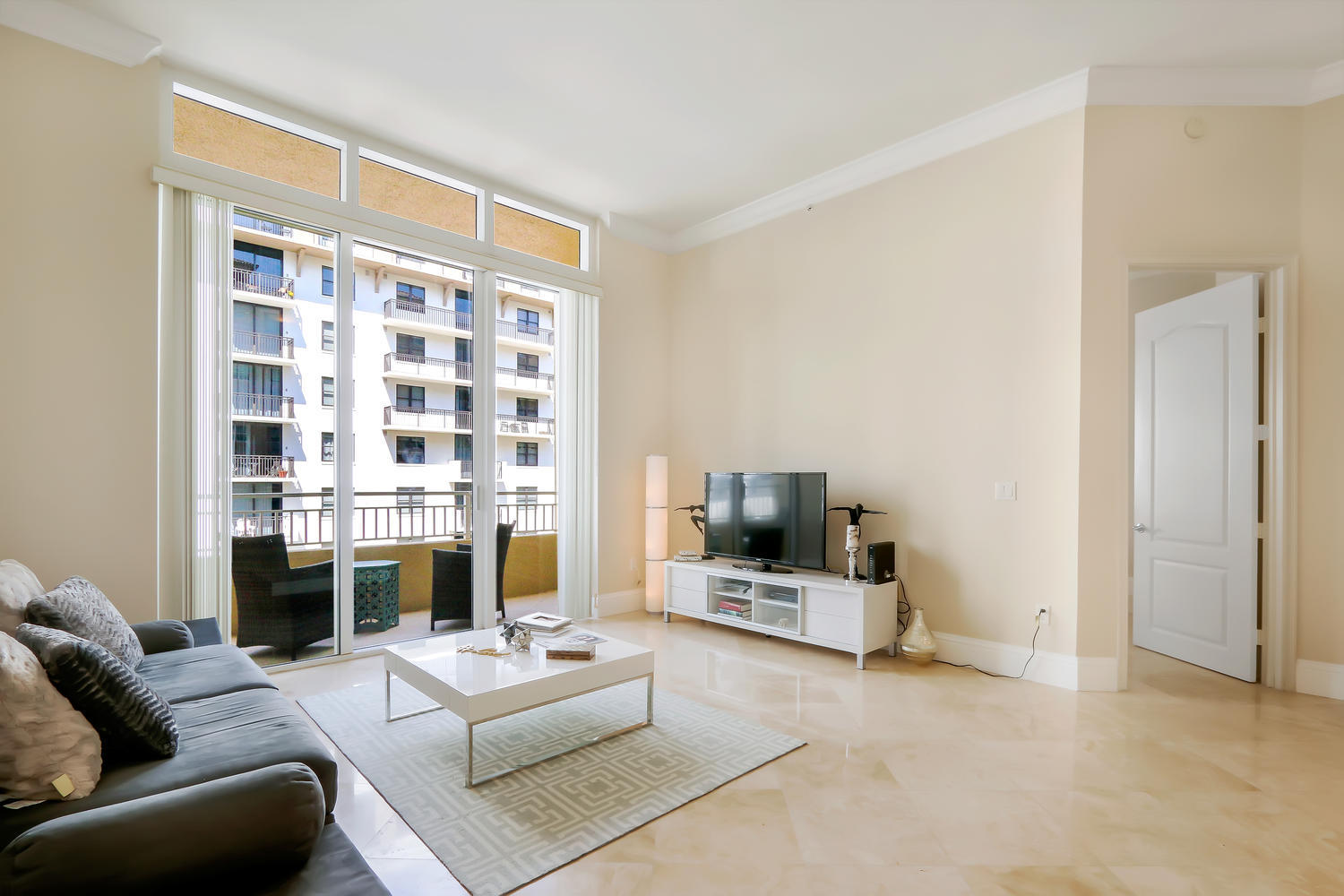 99 Southeast Mizner Boulevard, Unit 537 Boca Raton, FL 33432 - Photo 5 of 16 99 SE Mizner Blvd Unit 537-large-003-2-L