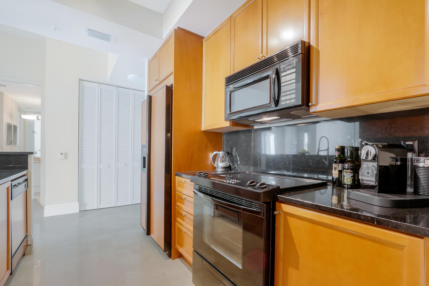 99 Southeast Mizner Boulevard, Unit 537 Boca Raton, FL 33432 - Photo 8 of 16 99 SE Mizner Blvd Unit 537-large-010-11-