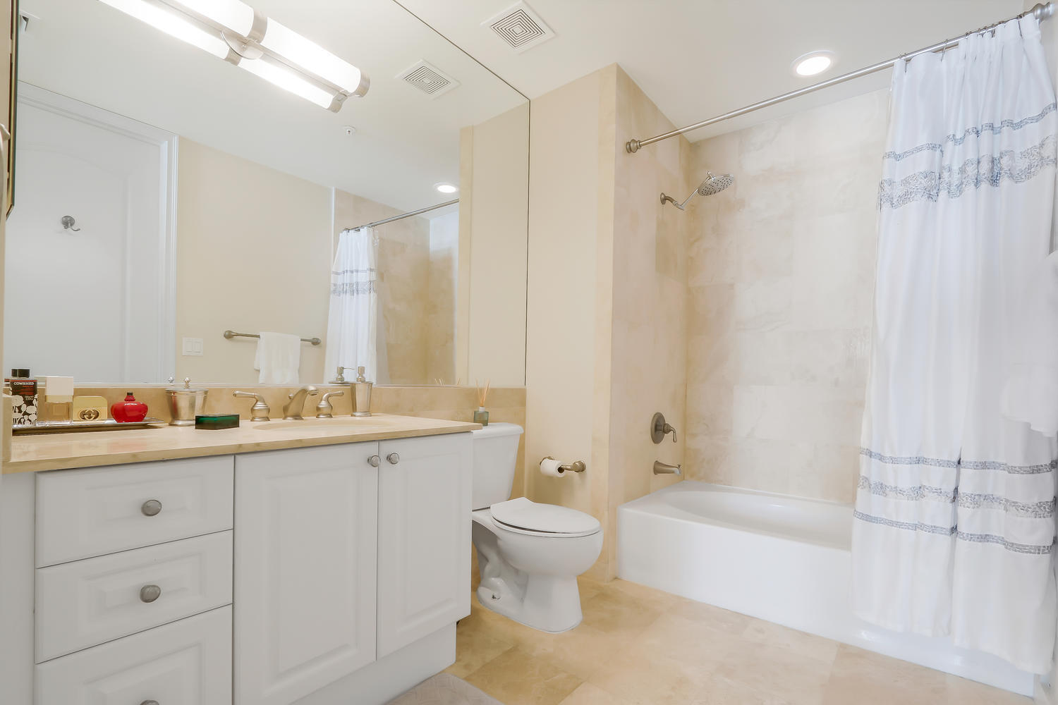 99 Southeast Mizner Boulevard, Unit 537 Boca Raton, FL 33432 - Photo 10 of 16 99 SE Mizner Blvd Unit 537-large-016-7-M