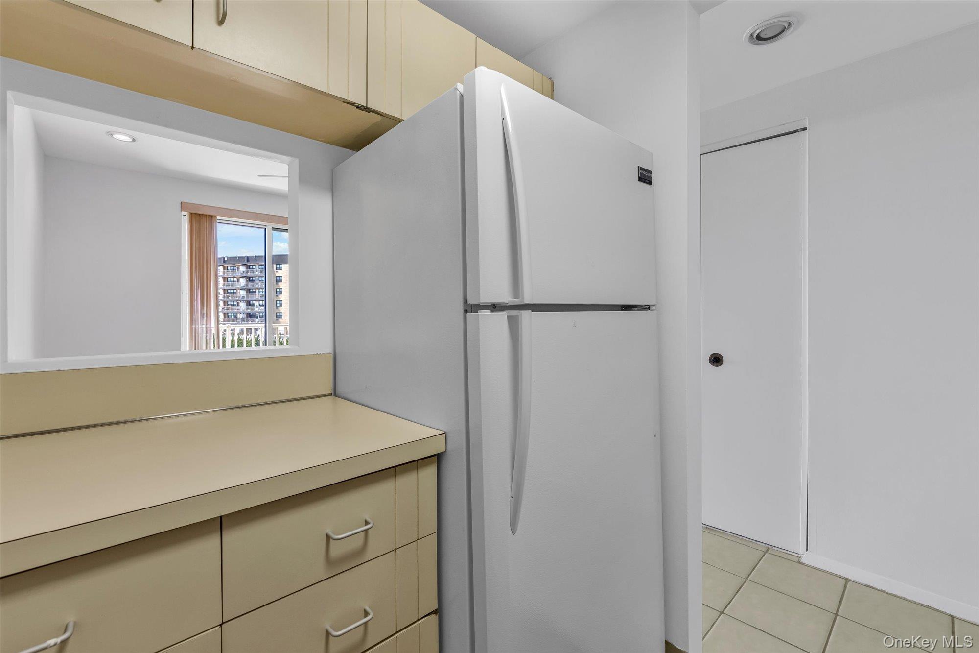 2 Richmond Road, Unit 3U Lido Beach, NY 11561 - Photo 12 of 35