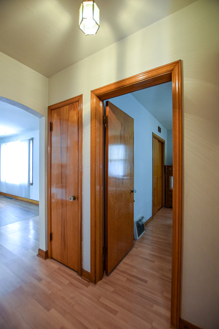 2513 South 4th Avenue North Riverside, IL 60546 - Photo 14 of 27 a view of hallway with wooden floor