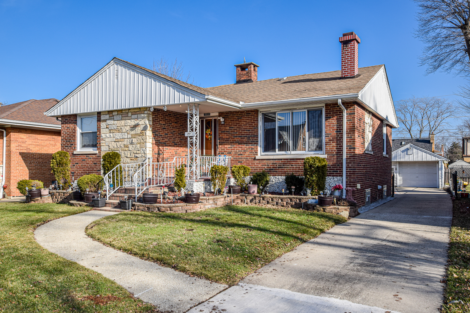 2513 South 4th Avenue North Riverside, IL 60546 - Photo 3 of 27 a view of a house with a swimming pool
