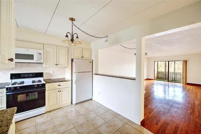 $349,000 | 175 Hoffman Avenue, Unit 102, Cranston, RI 02920