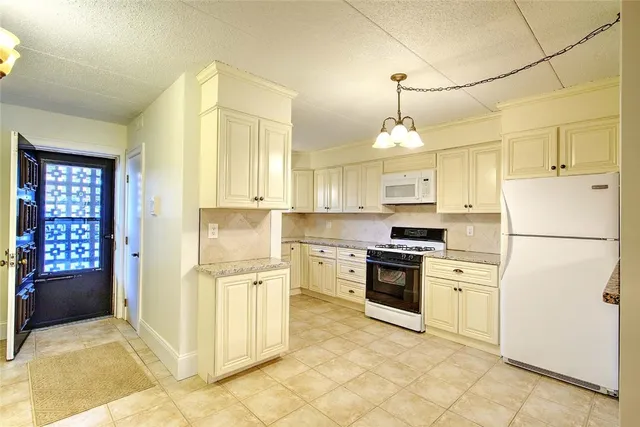 $349,000 | 175 Hoffman Avenue, Unit 102, Cranston, RI 02920