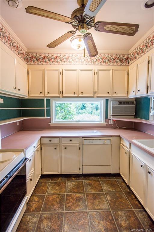 9896 Cheatham Ford Road Hiddenite, NC 28636 - Photo 11 of 48
