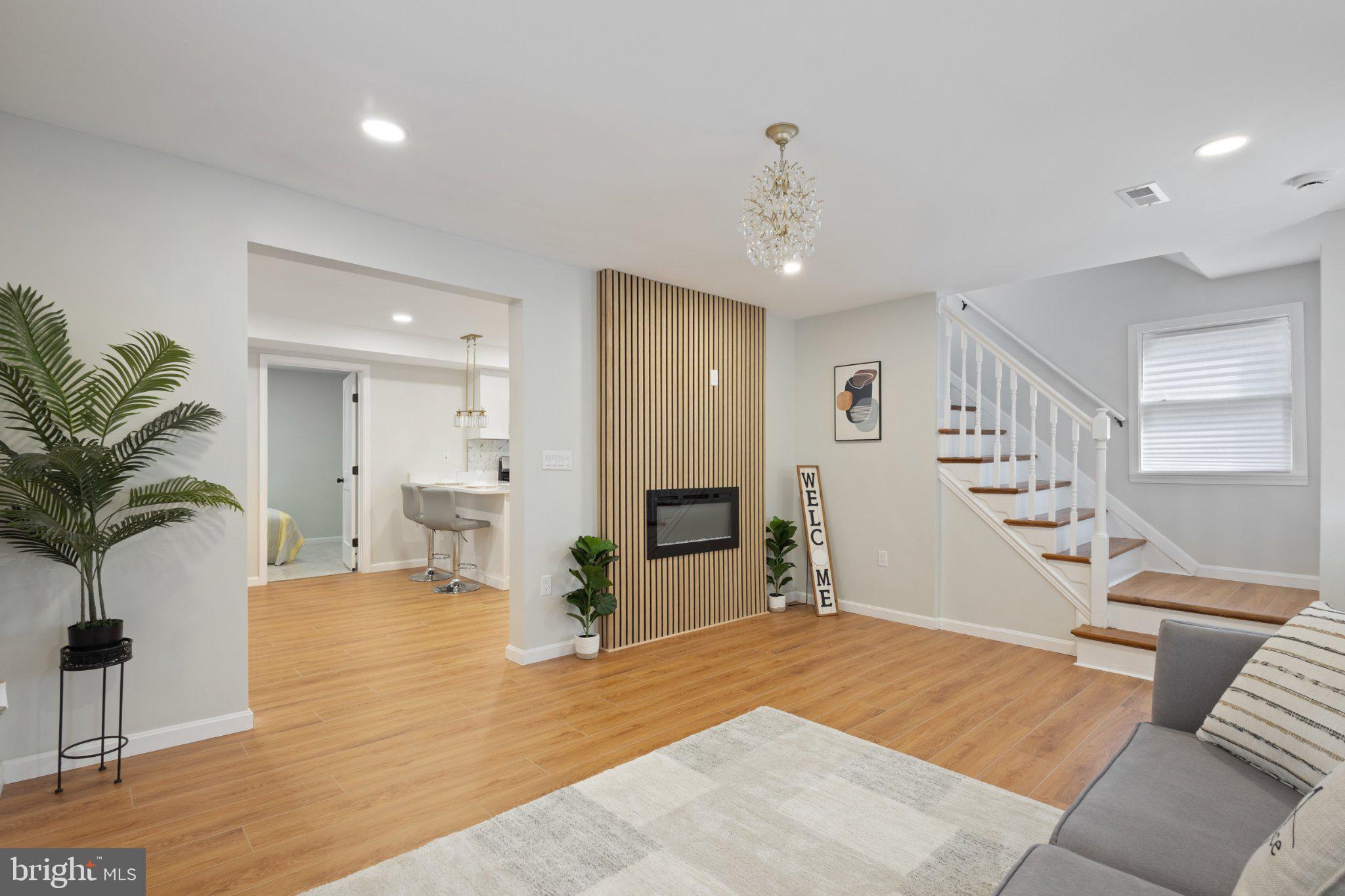 4407 Ridge Drive Baltimore, MD 21229 - Photo 5 of 32 Living Room