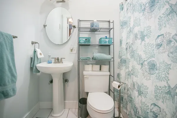 $2,500 | 3 Prairie Avenue, Unit 1, Newport, RI 02840