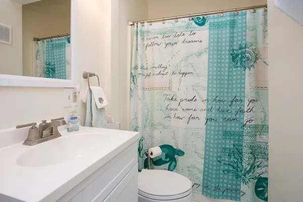 $2,500 | 3 Prairie Avenue, Unit 1, Newport, RI 02840