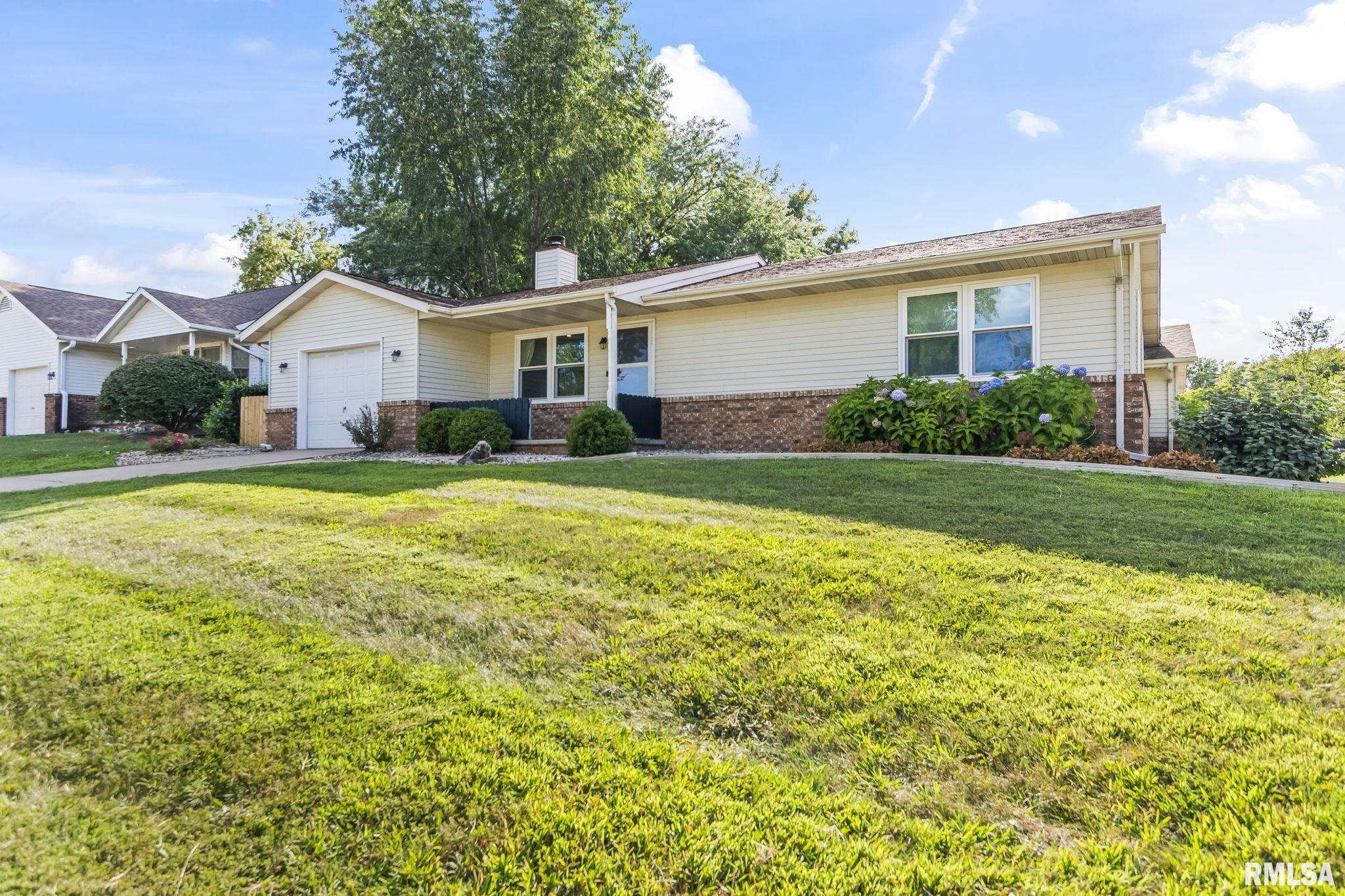 101 Astoria Road Springfield, IL 62704 - Photo 3 of 31