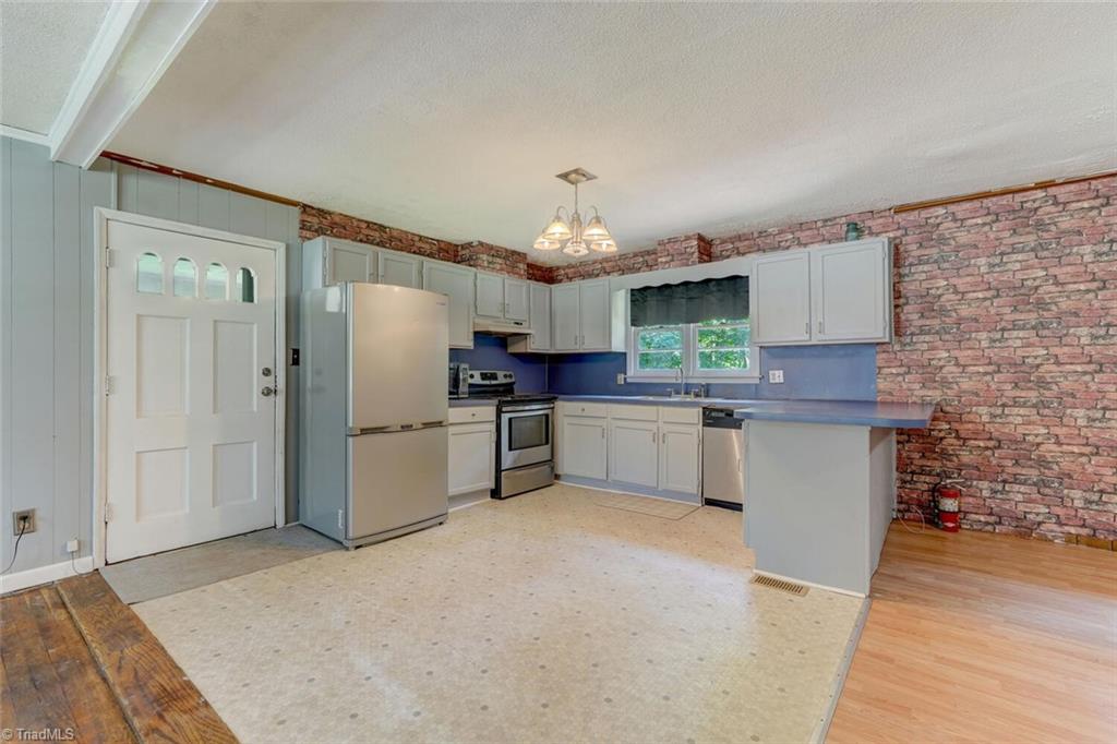 10707 Cherry Grove Road Reidsville, NC 27320 - Photo 10 of 21 Gallery Image 10