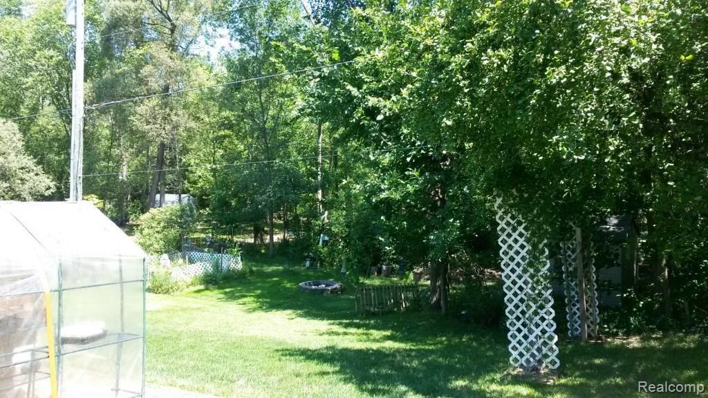 21154 Gill Road Farmington Hills, MI 48335 - Photo 10 of 37