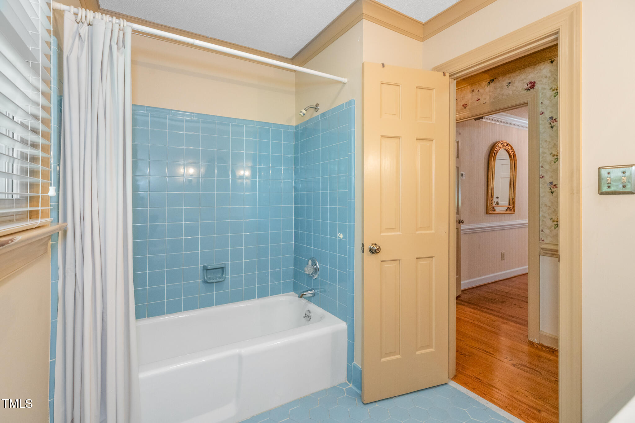 6904 Aspen Court Raleigh, NC 27615 - Photo 15 of 51 Main level full bath