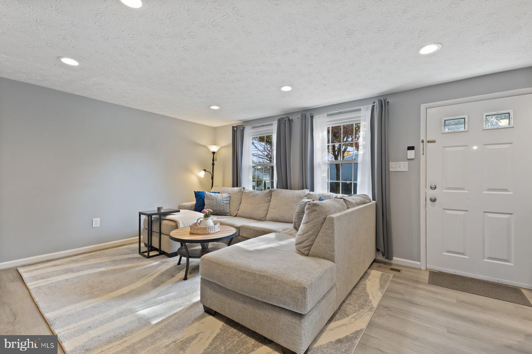 1401 Elm Grove Circle Silver Spring, MD 20905 - Photo 5 of 29 Living room (reverse view)