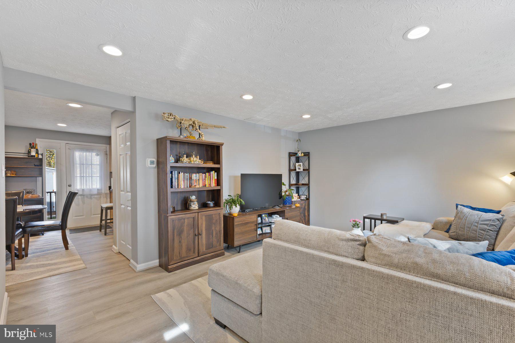 1401 Elm Grove Circle Silver Spring, MD 20905 - Photo 6 of 29 Living room
