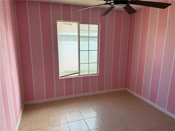 a view of a window in an empty room