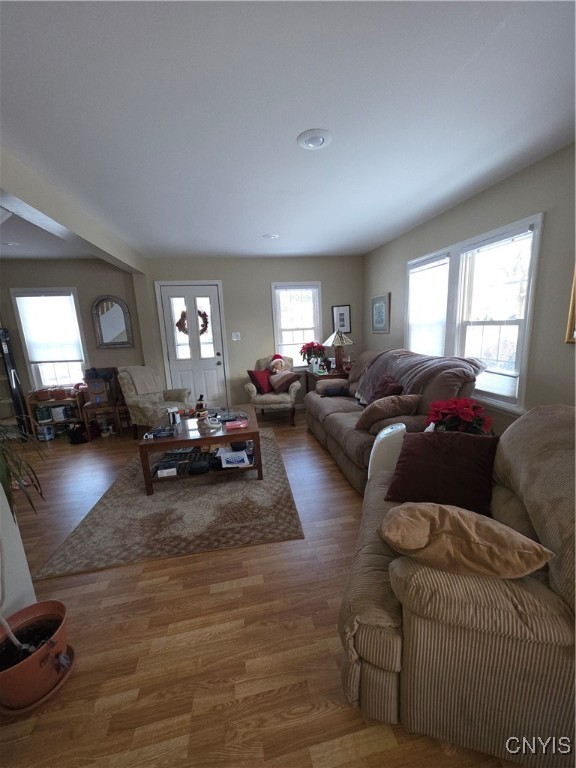 901 West Thomas Street Rome, NY 13440 - Photo 6 of 28 Living Room
