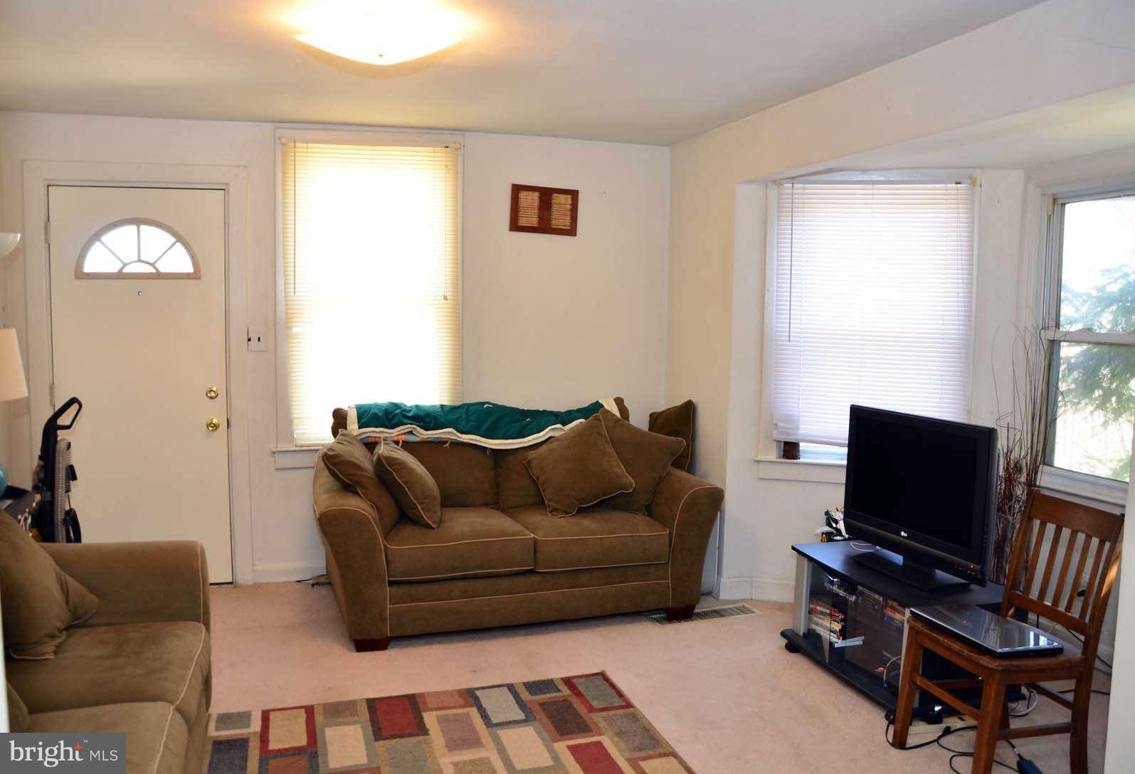 1529 Cold Bottom Road Sparks, MD 21152 - Photo 3 of 10 Living Room