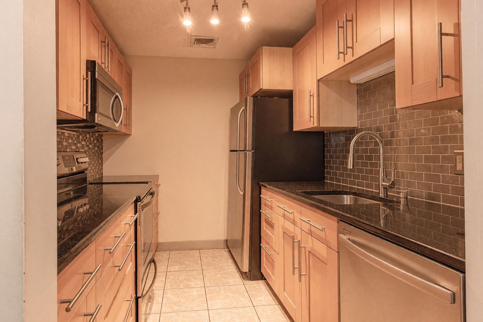 15 Bower Road, Unit D3 Quincy, MA 02169 - Photo 8 of 20 Gallery Image 8