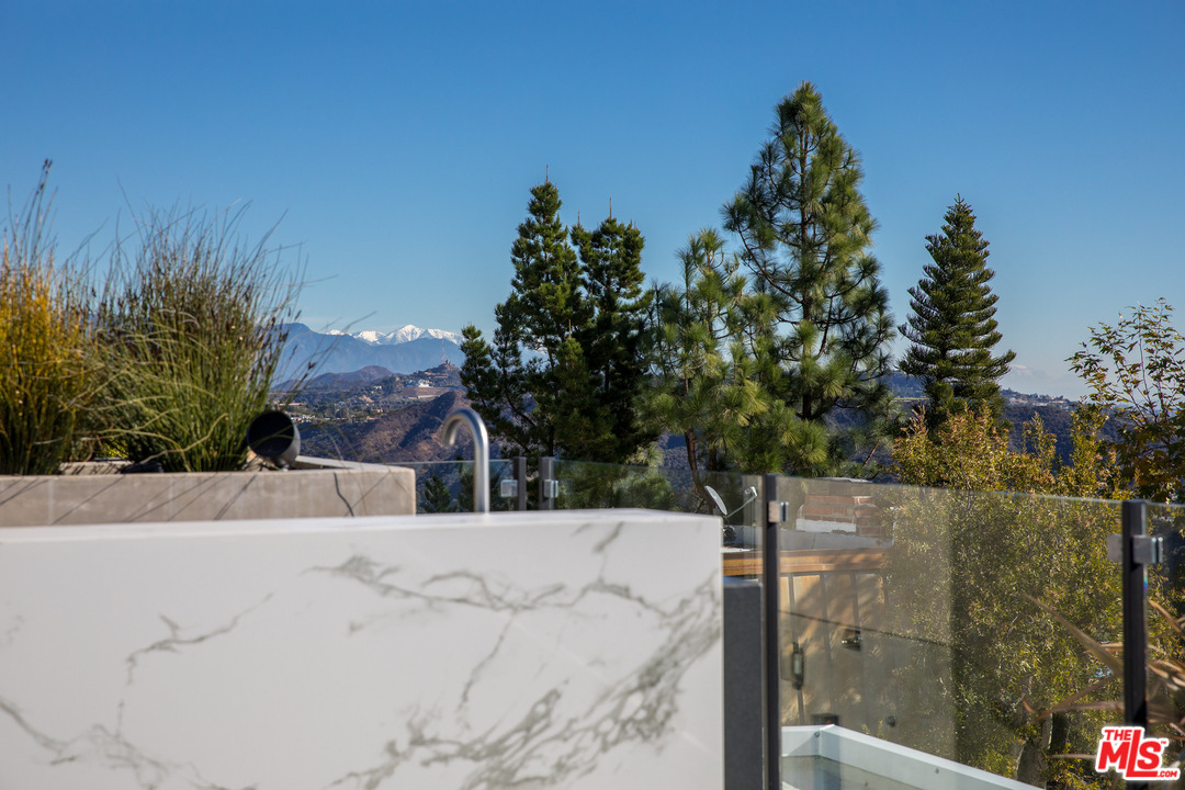 1979 Stradella Road Los Angeles, CA 90077 - Photo 29 of 38 a view of a outdoor space