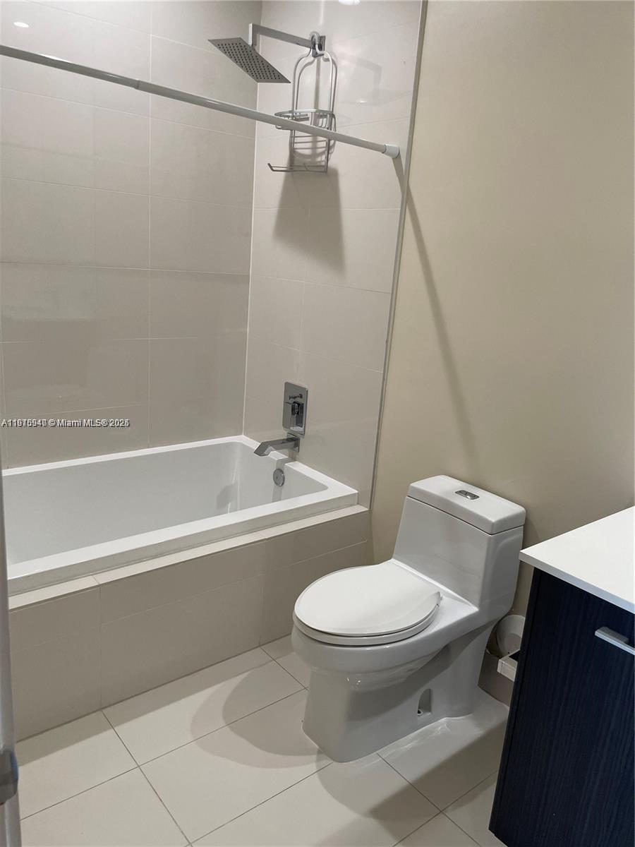 55 Southwest 9th Street, Unit 4304 Miami, FL 33130 - Photo 19 of 32 a white toilet sitting next to a bath tub
