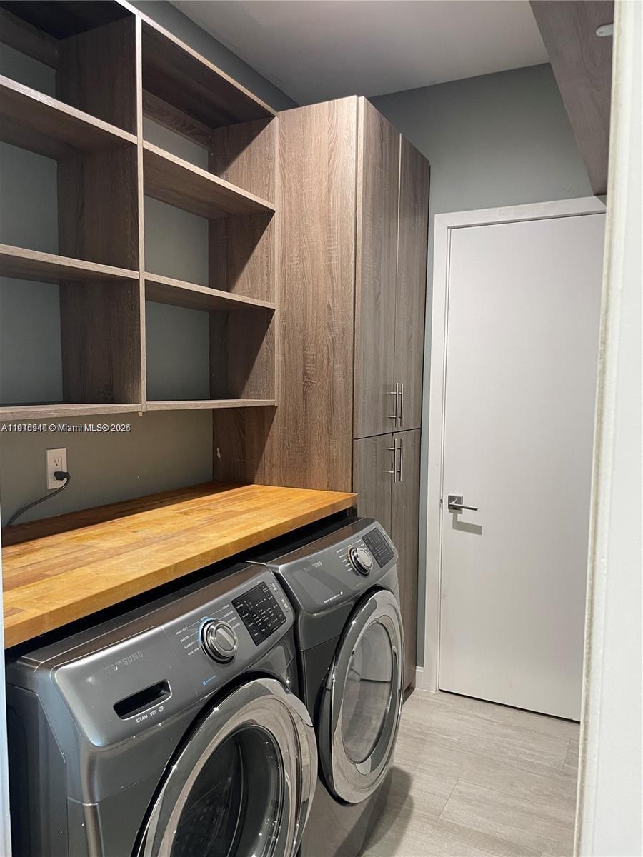 55 Southwest 9th Street, Unit 4304 Miami, FL 33130 - Photo 22 of 32 a utility room with dryer and washer