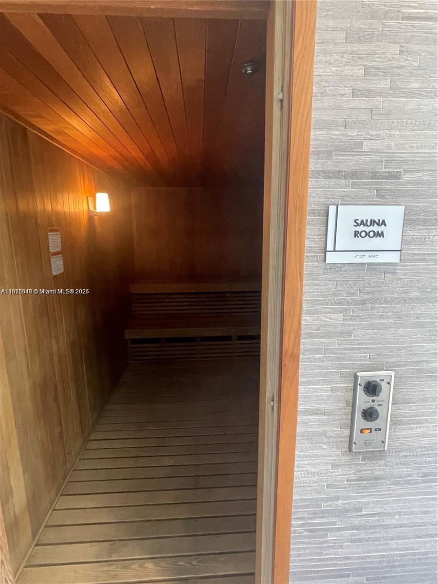 55 Southwest 9th Street, Unit 4304 Miami, FL 33130 - Photo 24 of 32 a view of entryway