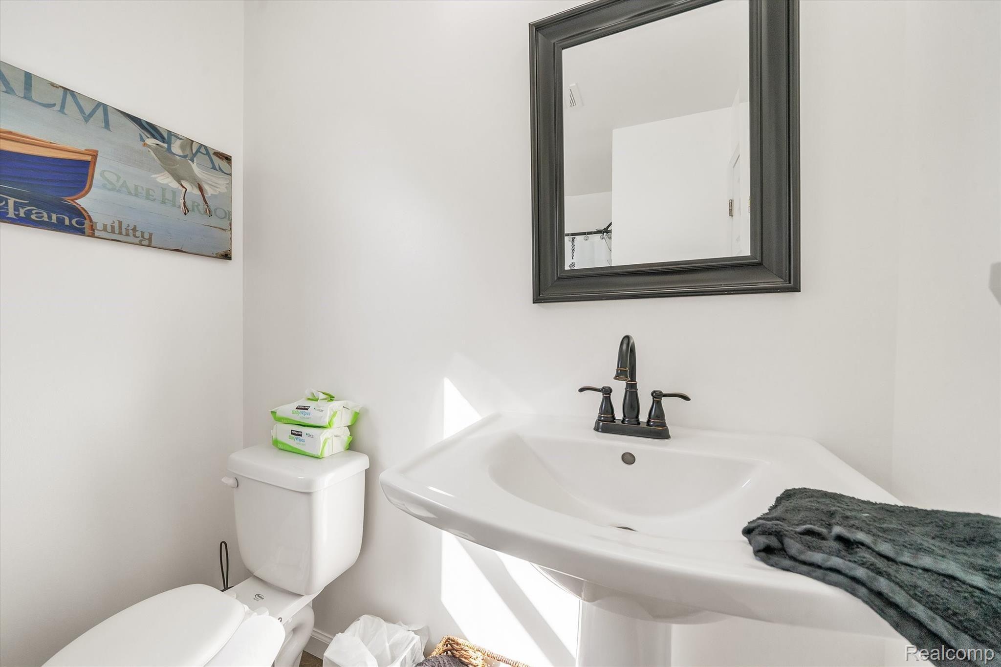 8116 Eagle Ridge Lane Fowlerville, MI 48836 - Photo 30 of 36 21-8116-Eagle-Ridge-Ln-WindowStill-Real-Estate-Photography-21.jpg