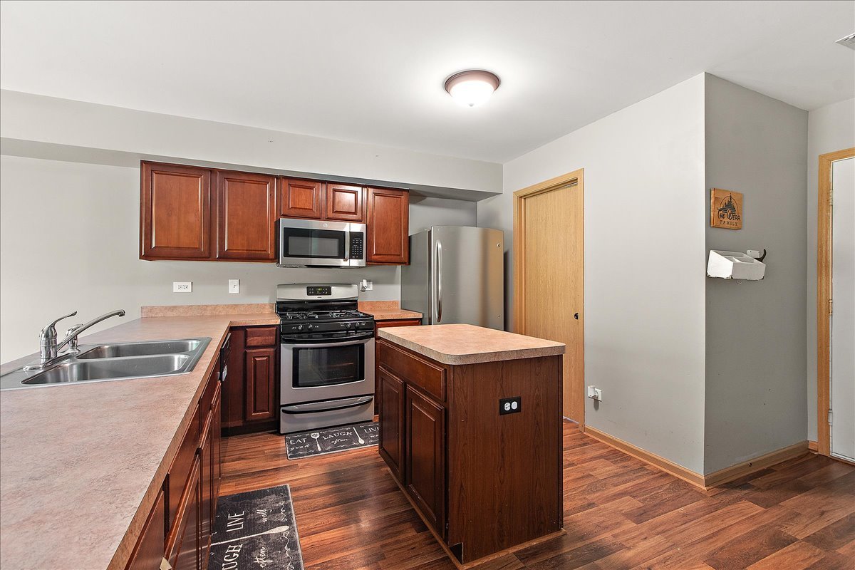 25273 Faraday Road Manhattan, IL 60442 - Photo 8 of 20 a kitchen with a sink stove and refrigerator