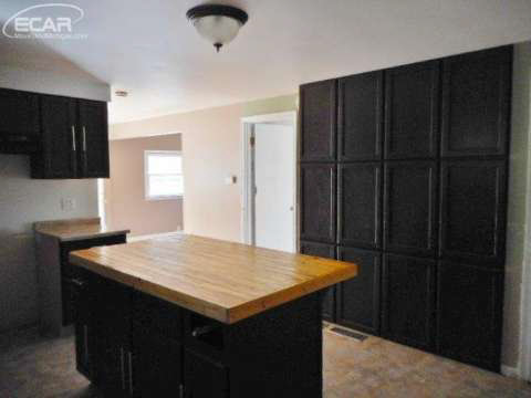 5303 Flushing Road Flushing, MI 48433 - Photo 5 of 18 20440697-4.JPG