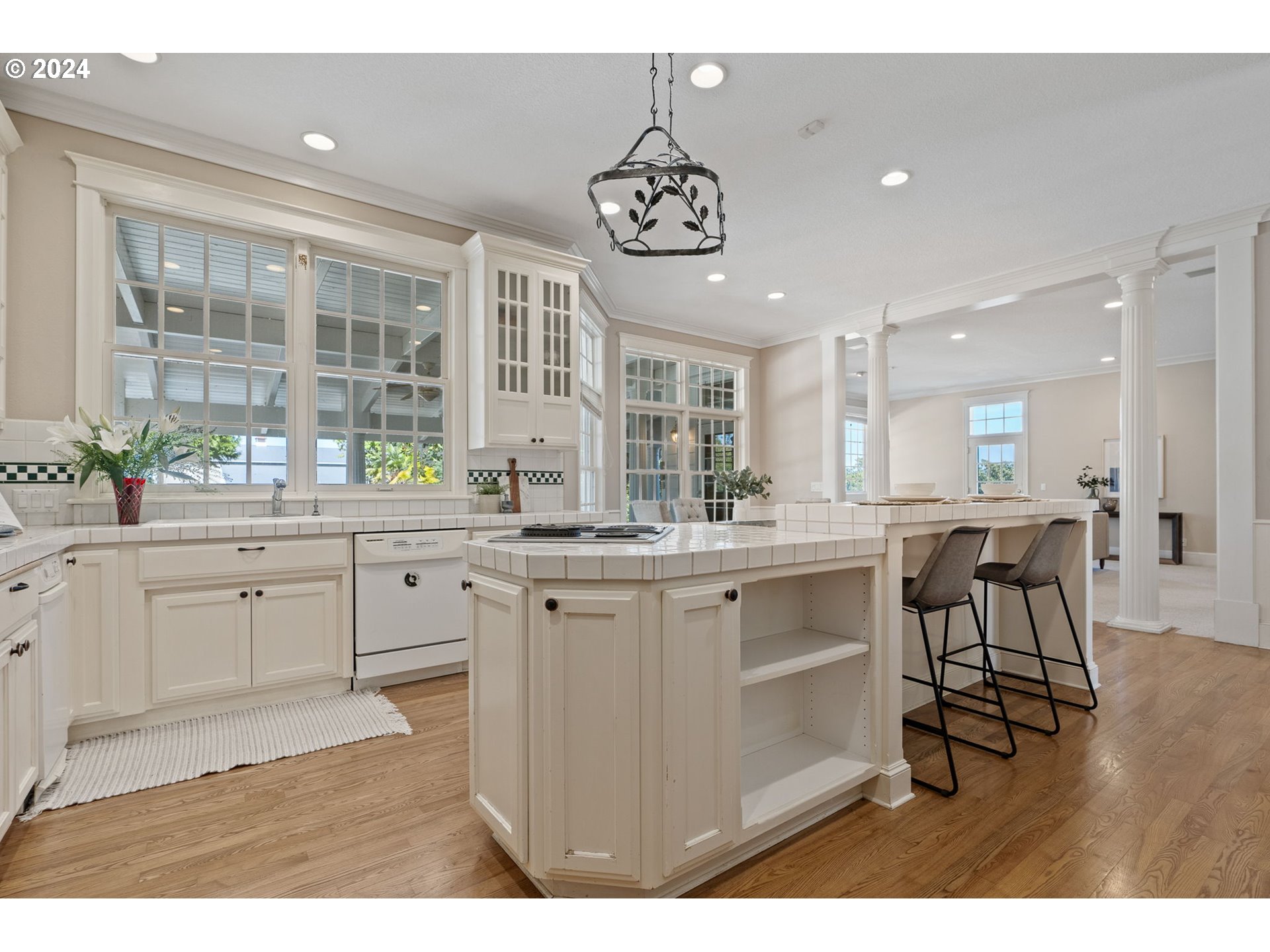 10695 South Bremer Road Canby, OR 97013 - Photo 11 of 44 a kitchen with a sink cabinets and window